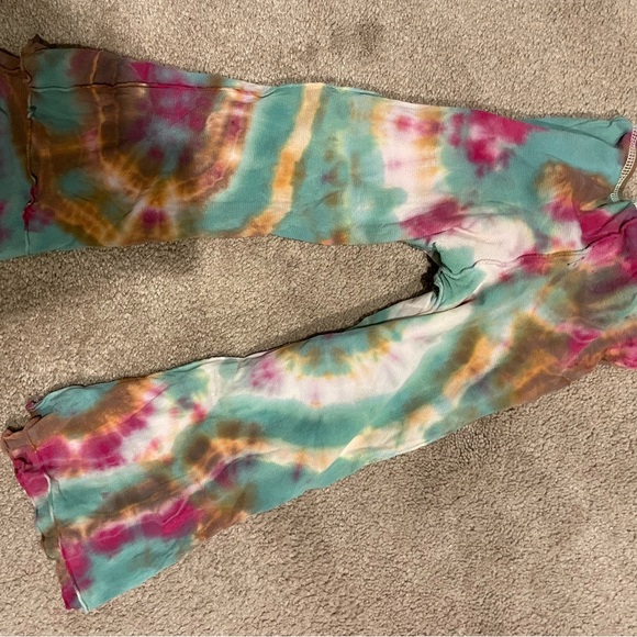 Out of control nylon tie dye pants 4T - Picture 2 of 4
